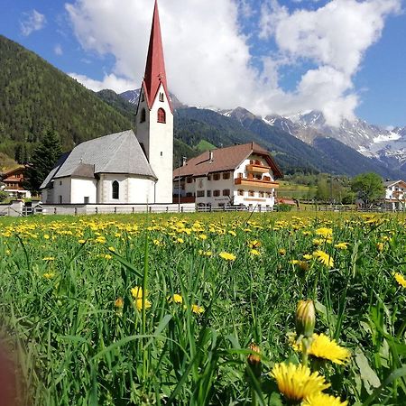 Hotel Messnerwirt Antholz-Mittertal Exteriör bild