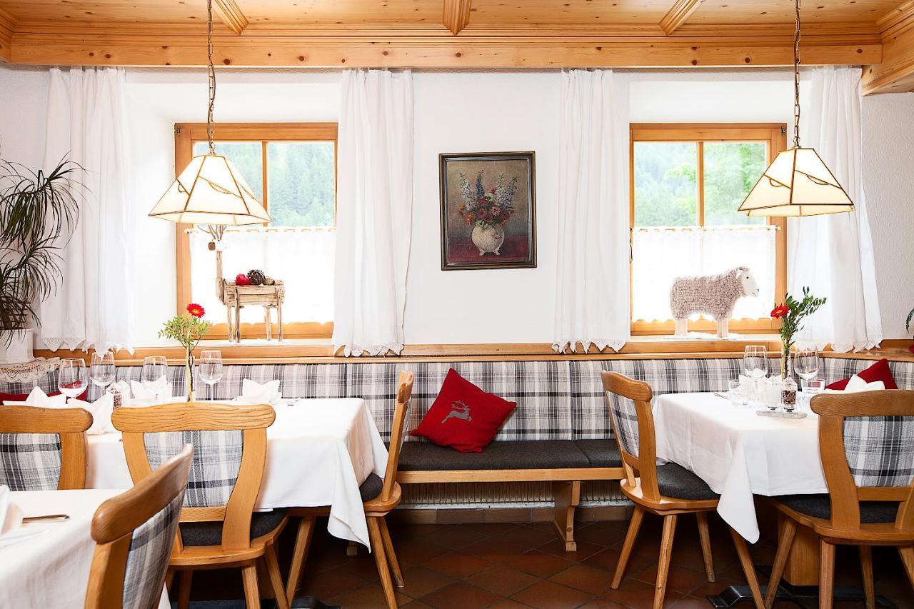 Hotel Messnerwirt Antholz-Mittertal Exteriör bild