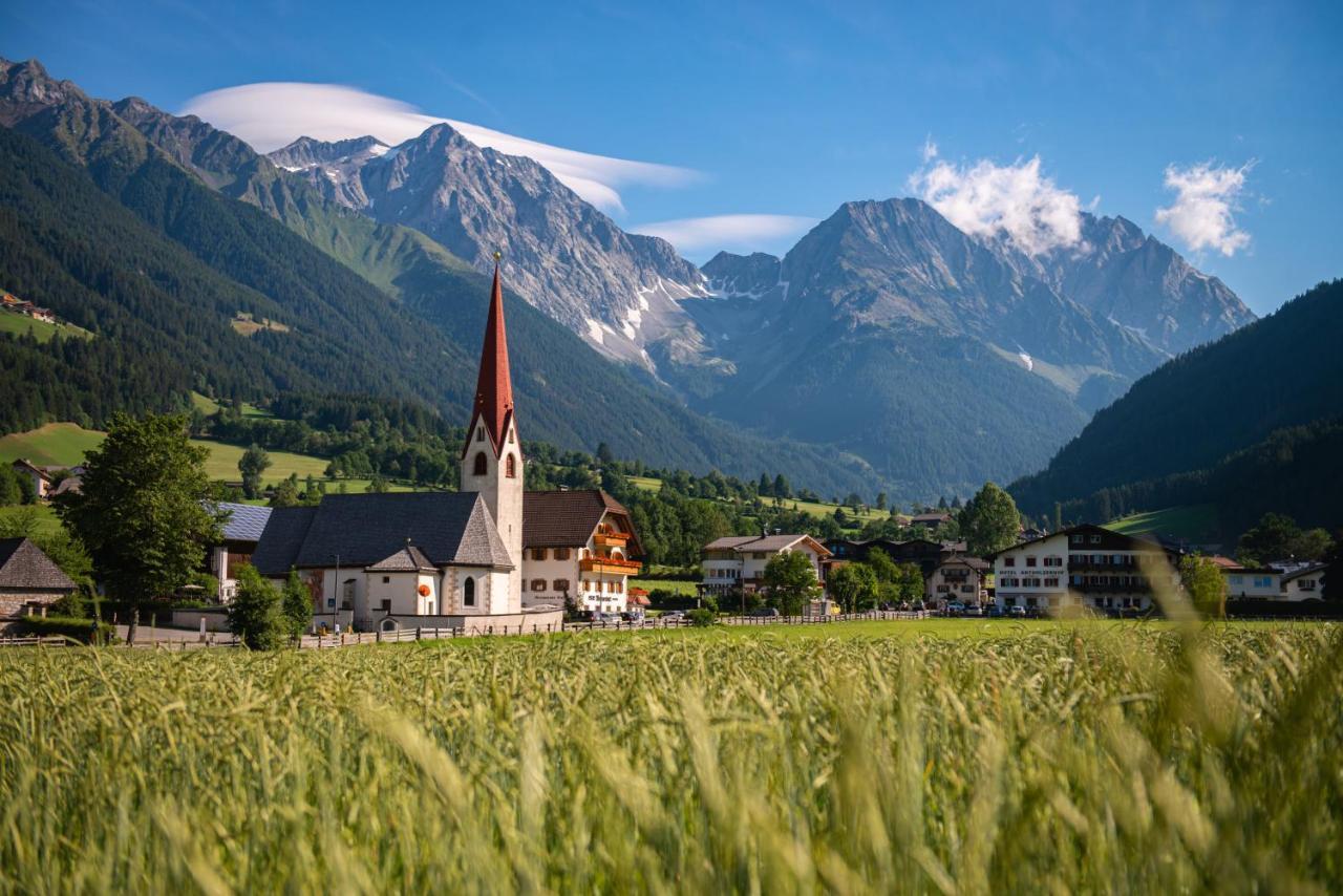 Hotel Messnerwirt Antholz-Mittertal Exteriör bild