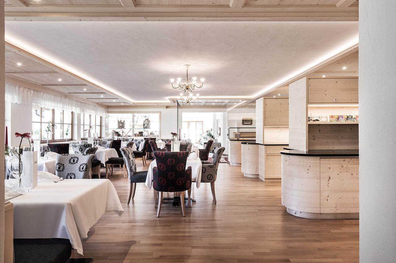 Hotel Messnerwirt Antholz-Mittertal Exteriör bild