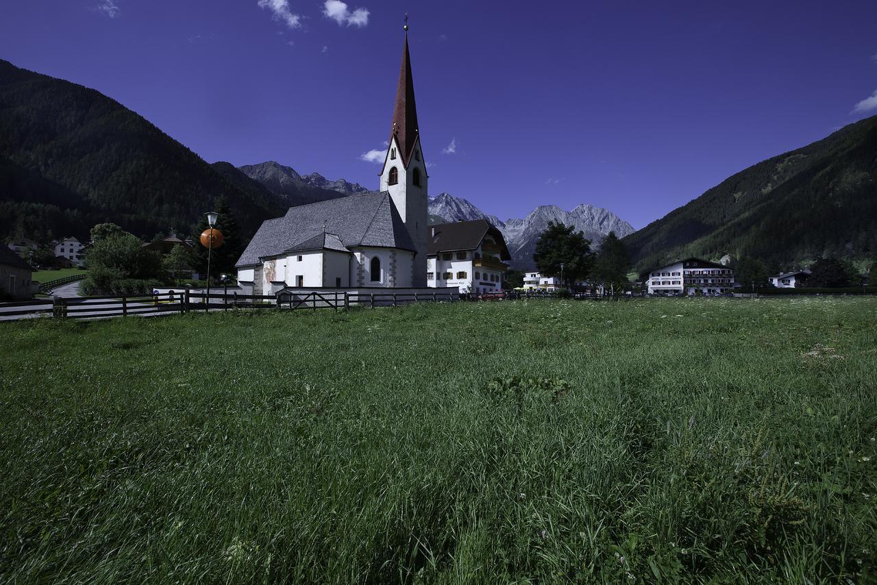 Hotel Messnerwirt Antholz-Mittertal Exteriör bild