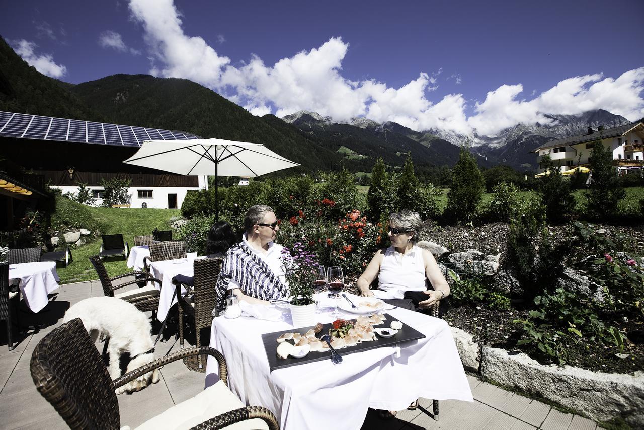 Hotel Messnerwirt Antholz-Mittertal Exteriör bild